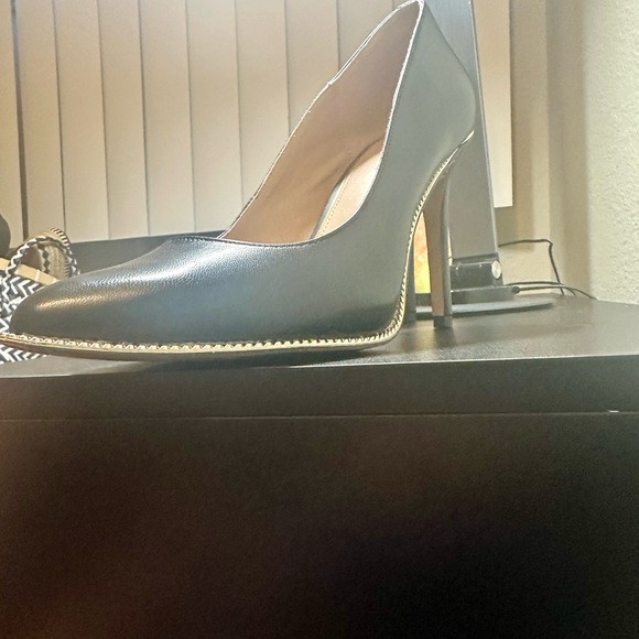 BCBGENERATION | Harleigh Pumps in Black Leather, size 39/9US - Picture 9 of 15